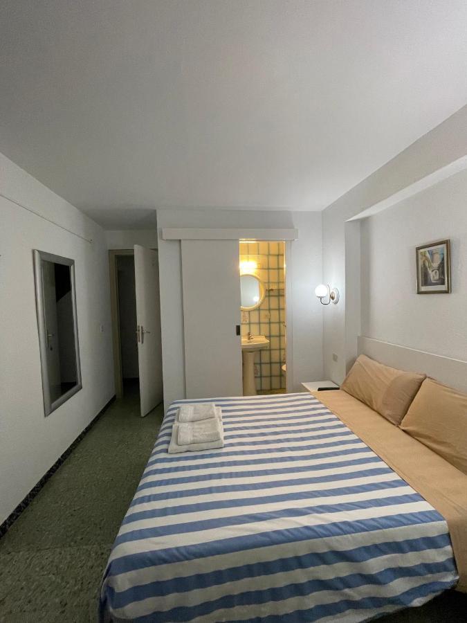 P&R Hostals Maria Rosa Tossa de Mar Dış mekan fotoğraf