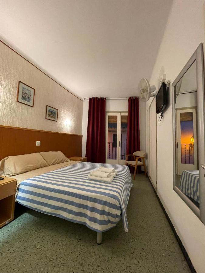 P&R Hostals Maria Rosa Tossa de Mar Dış mekan fotoğraf